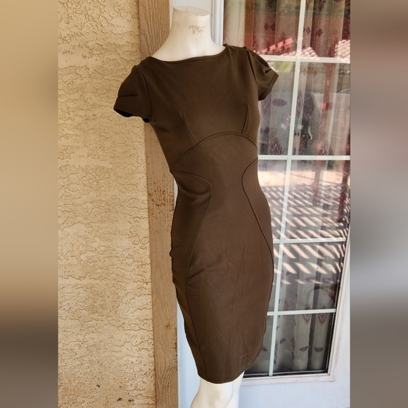 This pencil body shape brown-coloured bodycon is made from ever-so-flattering - Picture 6 of 9